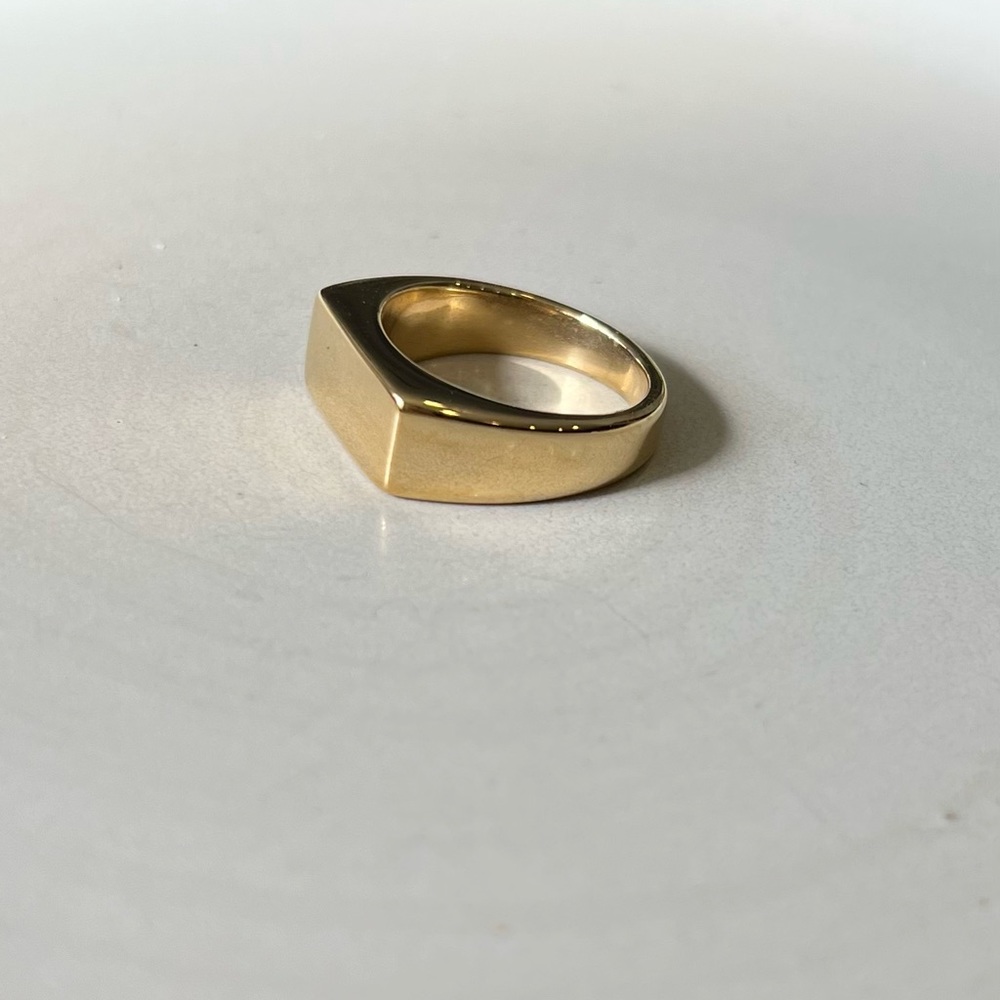 18k gold over Stainless steel
Ring